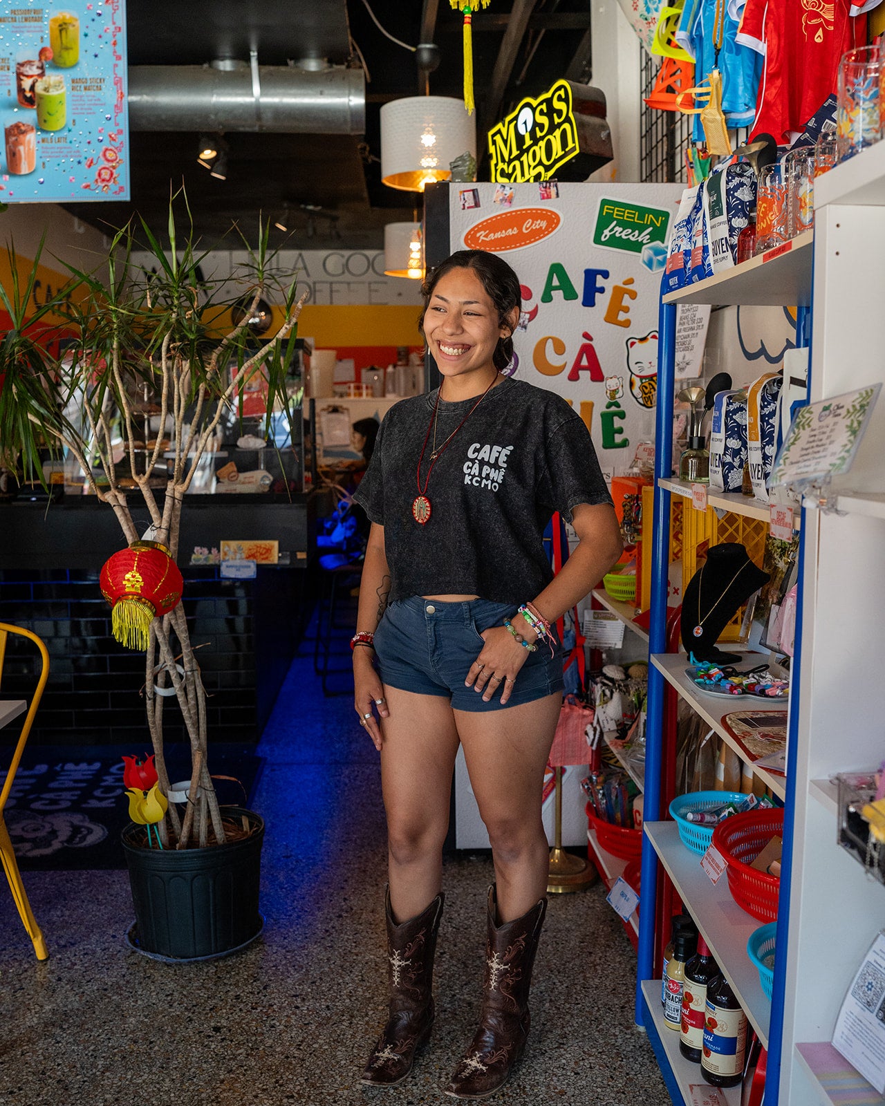 Cropped shirts (vintage black tee)